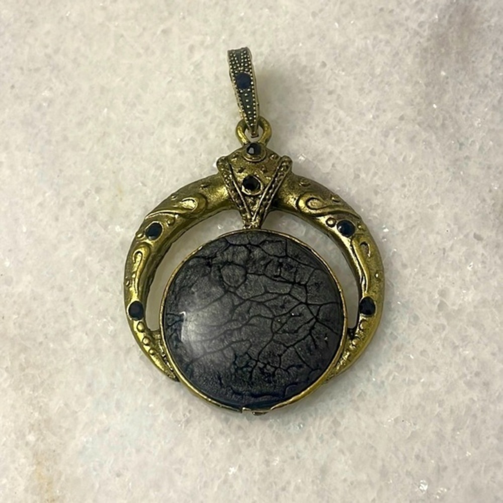 Pendant black resin in gold contoured metal jewelry statement accessory
